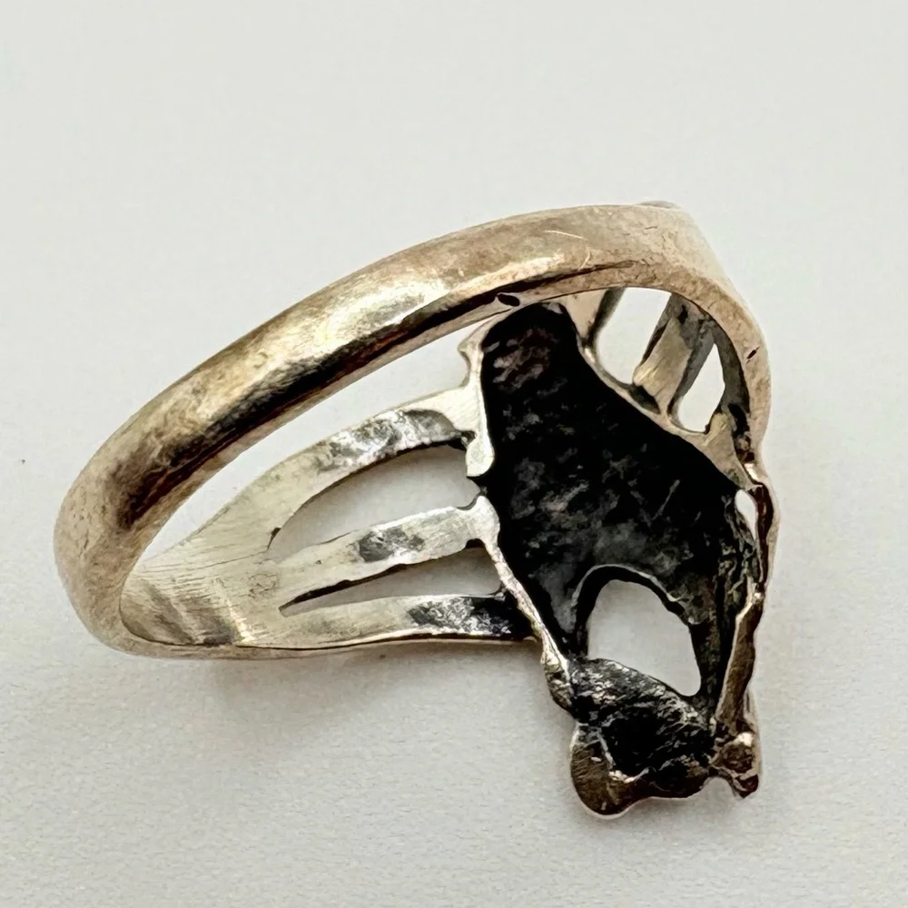 Vintage 925 Sterling Silver Hand Holding Heart Ring - Picture 7 of 8